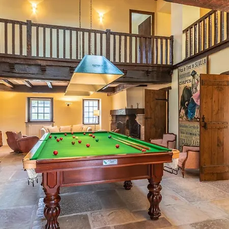 빌라 Sleeps 16 With Pool And Wifi *