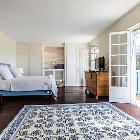 Sleeps 16 With Pool And Wifi