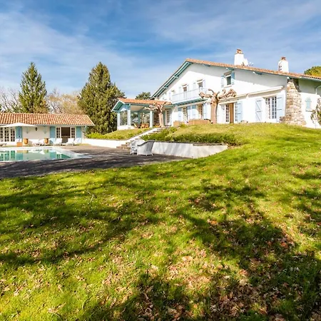 빌라 Sleeps 16 With Pool And Wifi